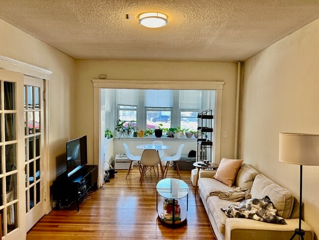 Building Photo - 40 Chester St Unit 3 Rental