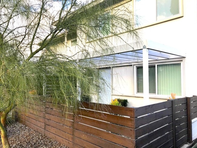 Photo - 212 E 8th St Unidad B