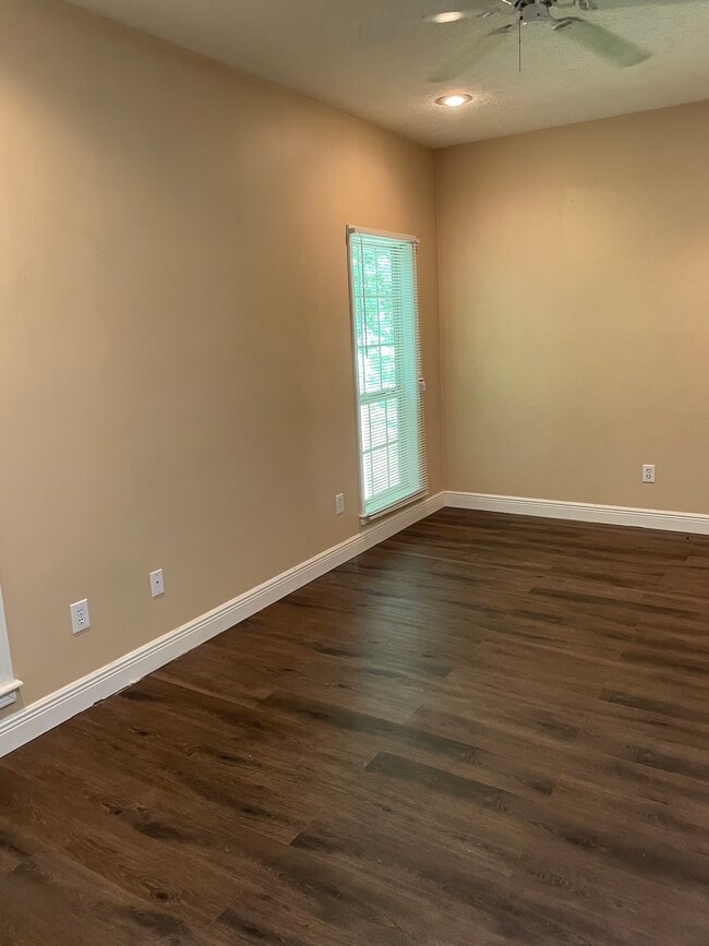 Photo - 285 Old Mayhew Rd Unidad 5