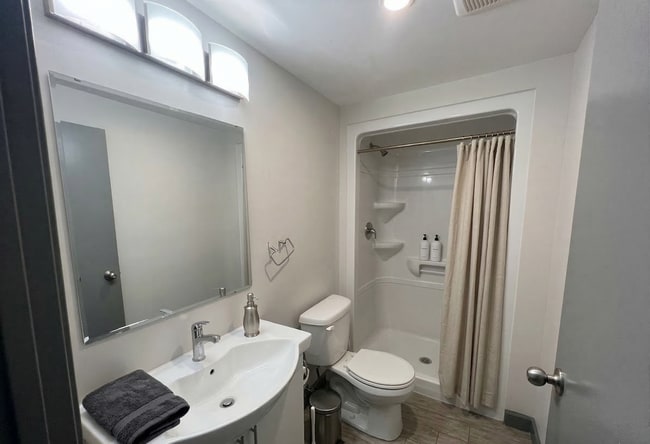 Photo - 258A-258A Sunview St