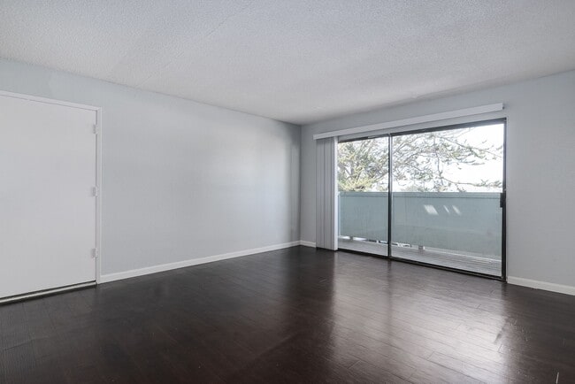 SeaBreeze Apartment Homes