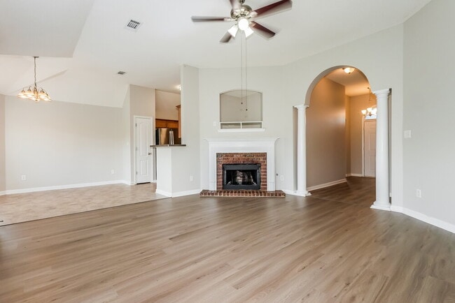 Photo - 305 Dogwood Springs Dr