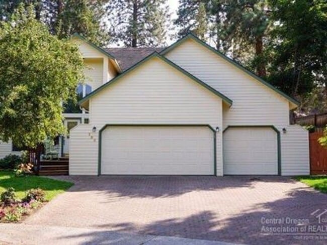 Photo - Spacious 4 Bed/2.5 Bath Home on Cul-De-Sac - NE Bend