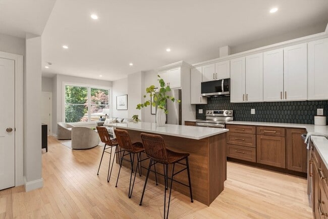 Photo - 587 E Broadway Unit 3