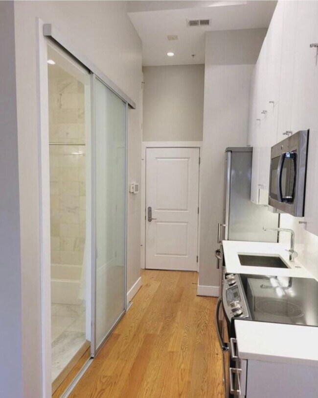 Photo - 1211 G St SE Unidad 6