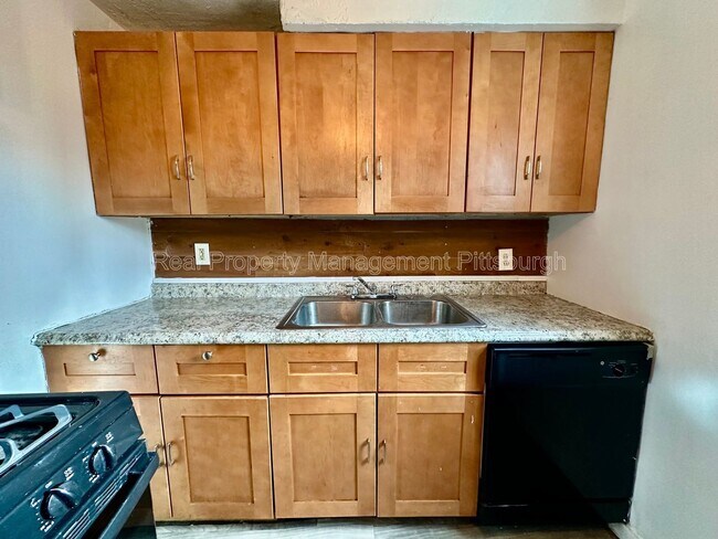 Photo - 8612 Oakcrest Rd
