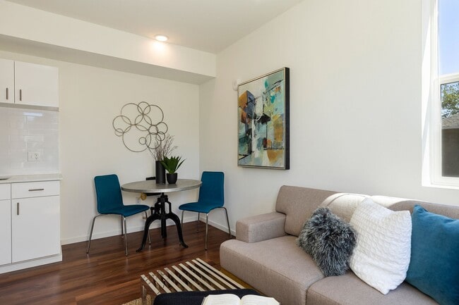 Photo - Vue on Harvard