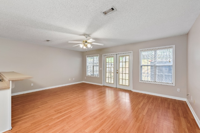 Photo - 428 Sandy Oak Dr