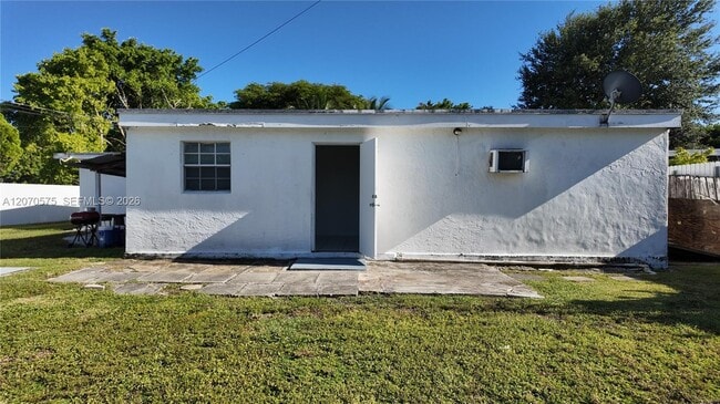Building Photo - 9815 SW 51st Terrace Unit 2