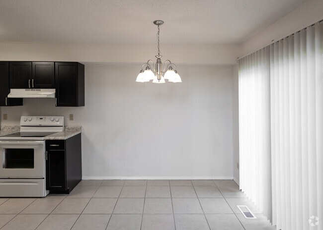 2BR, 1.5BA - 950 SF