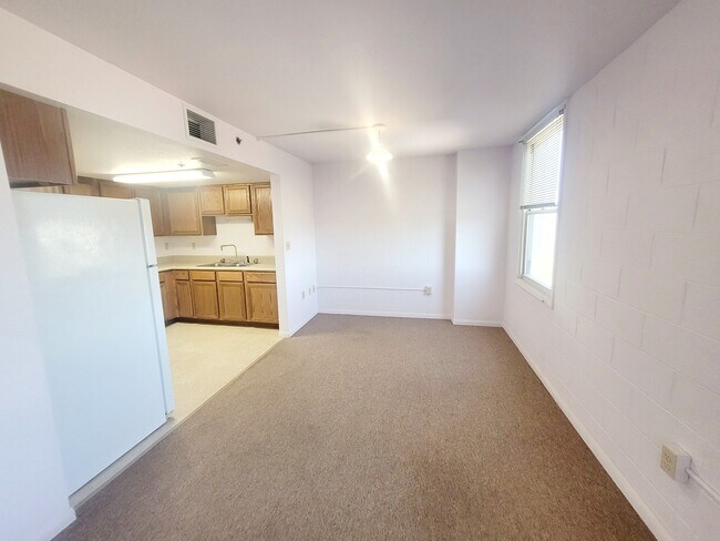 Photo - 330 W Court St