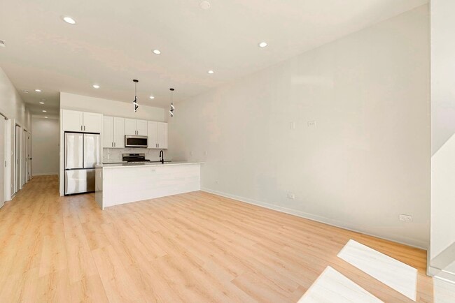 Photo - 521 N Lawndale Ave Unit 1