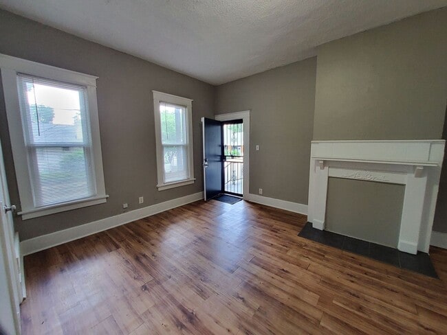 Photo - 925 S Cox St