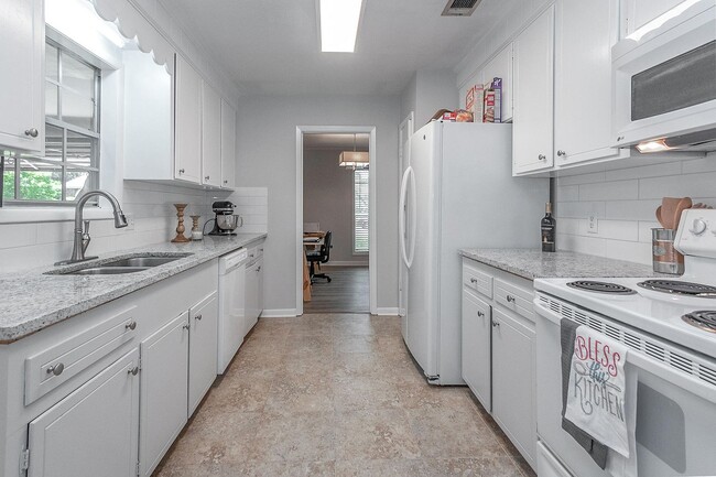 Photo - 714 Huntindon Rd