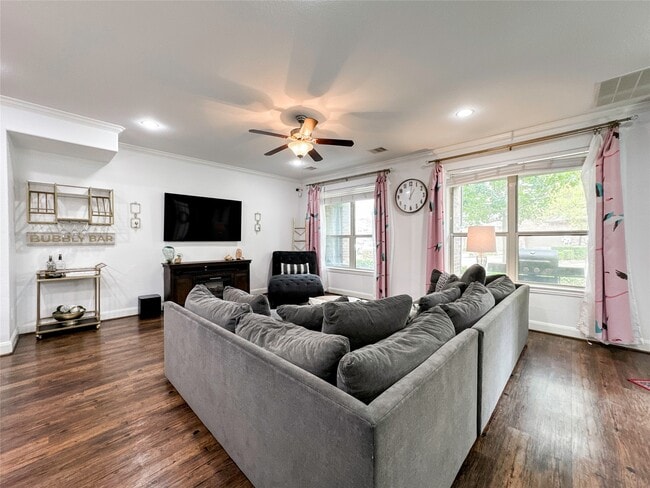 Photo - 717 Via Lago Dr