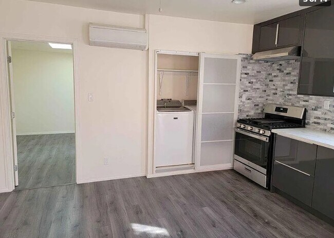3126 Los Olivos Ln