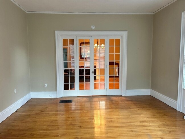 Building Photo - 36 7th St Unit 1