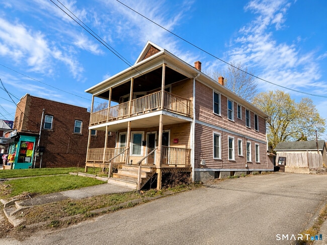 Building Photo - 696 Main St Unit 2
