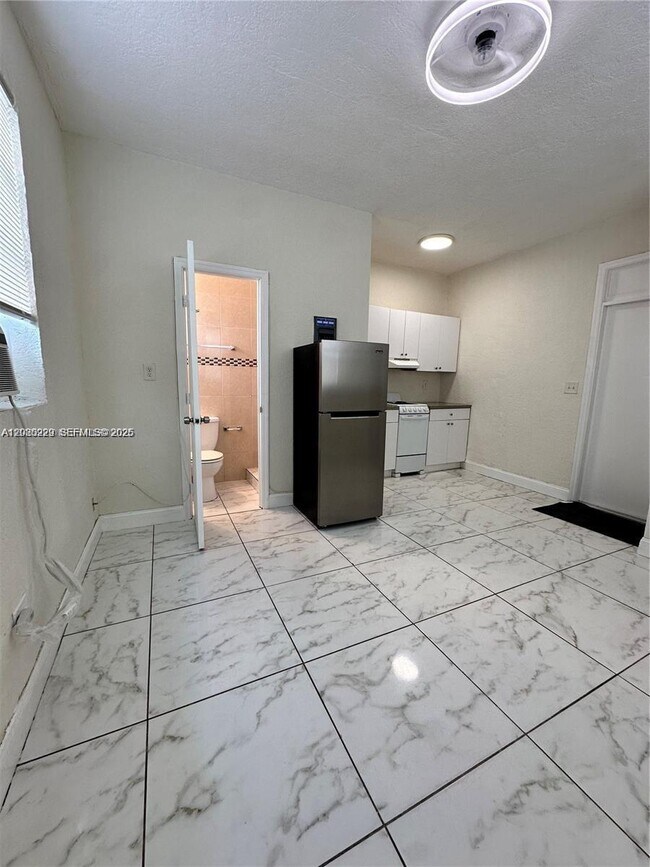 912 NW 9th Ave Unit 8