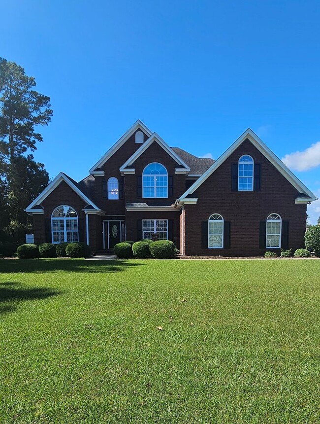 Photo - “Elegant 5-Bed Executive Home with Pool – ...