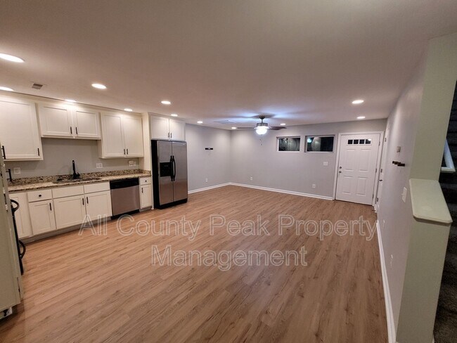 Photo - 322 W 18th St
