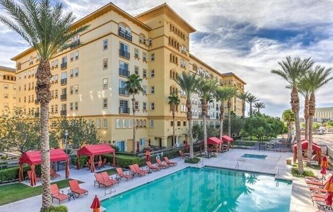 Luxurious condo offers an unparalleled res... - Luxurious condo offers an unparalleled res...