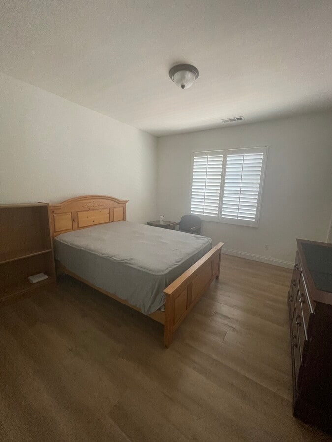 Photo - 14925 Shoreham St