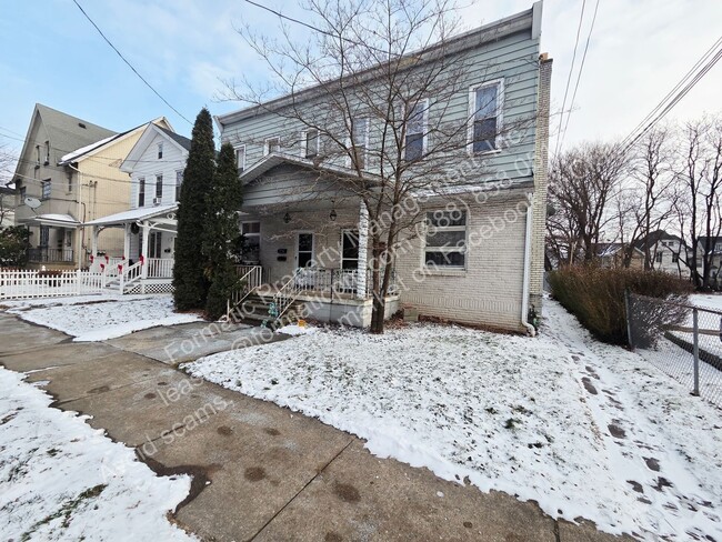 Building Photo - 168 W River St Unit 1