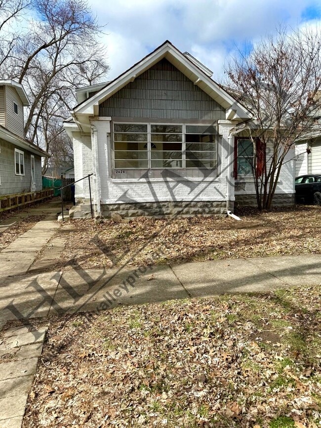 Building Photo - Three Bedroom Home - North