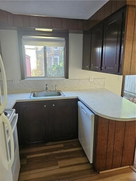 Photo - 20 W Warwick Ave