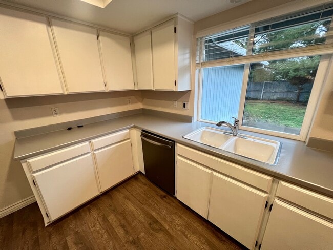 Photo - 2982 Stonebrook Dr