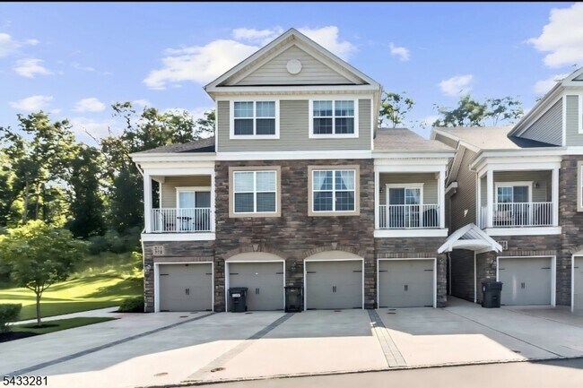 Building Photo - 306 Waterview Ct