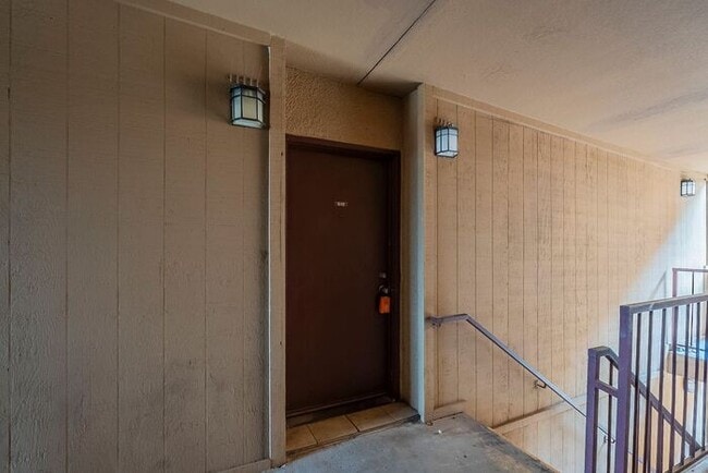 Building Photo - Bright 3-Bedroom Condo with Community Perk...