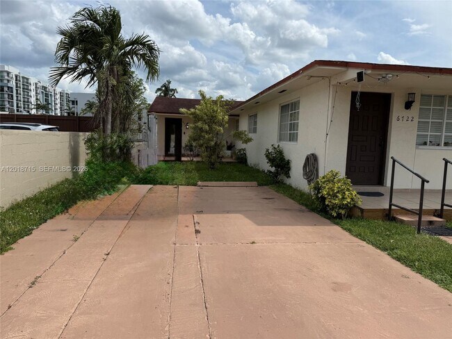Photo - 6720 SW 21st St Unit 1