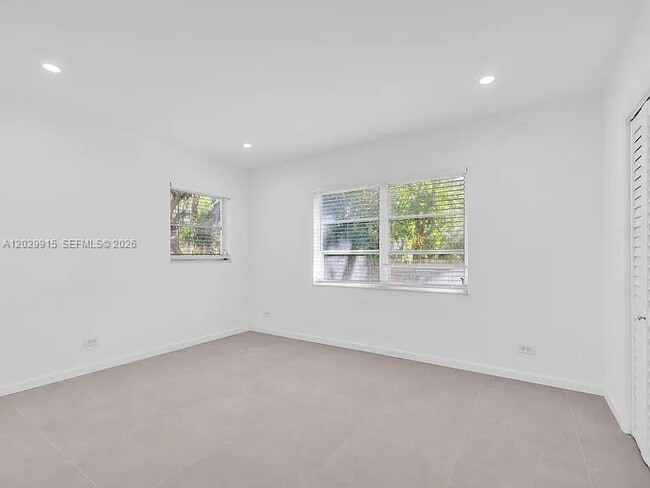 Photo - 545 NE 64th St Unidad 1