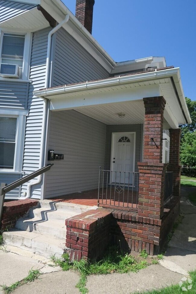 Building Photo - 334 University Ave Unit 1 Rental