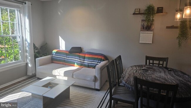 Photo - 6628 Ducketts Ln