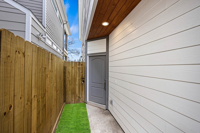 Photo - 4512 Noble St