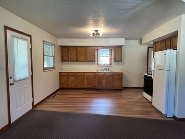 Photo - 505 S Apple Rd