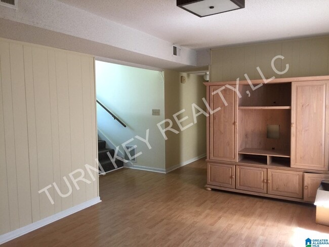 Photo - 2548 Janice Cir NE