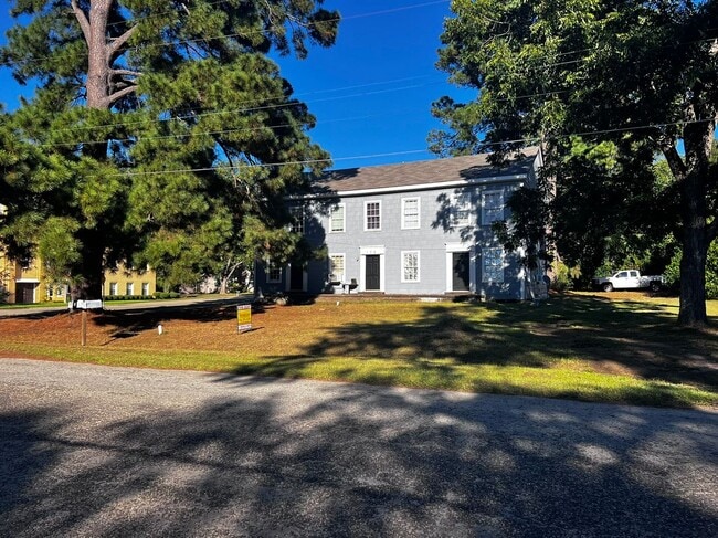 Building Photo - 108 N Gordon Dr