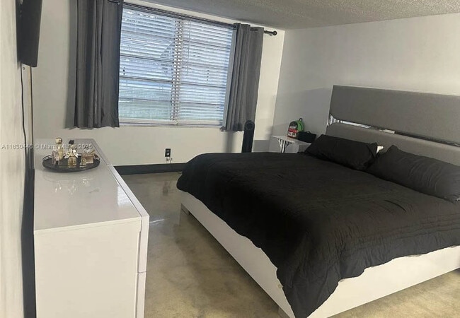 Building Photo - 1701 NE 191st St Unit 116