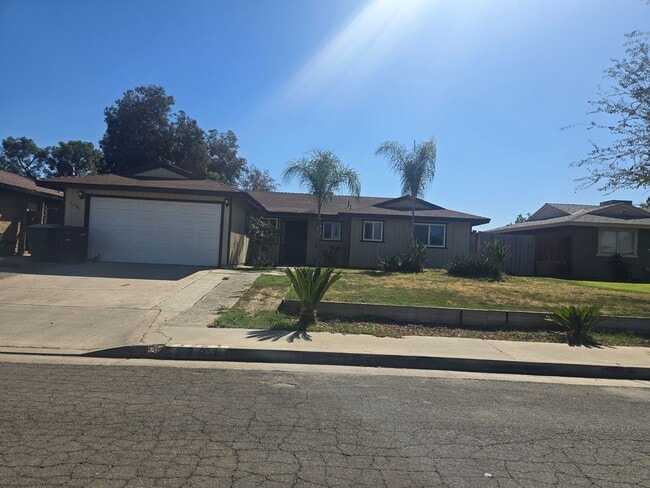 Building Photo - 4 Br 2 Ba available now
