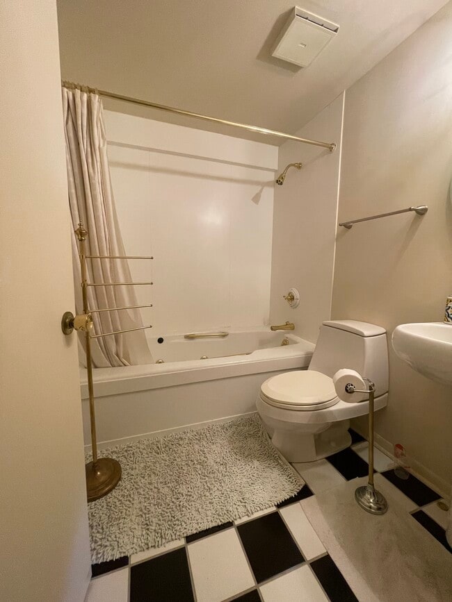 Photo - 4626 Arthur Ave Unit G