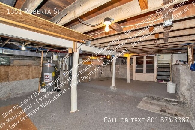 Photo - 1351 Roberta St