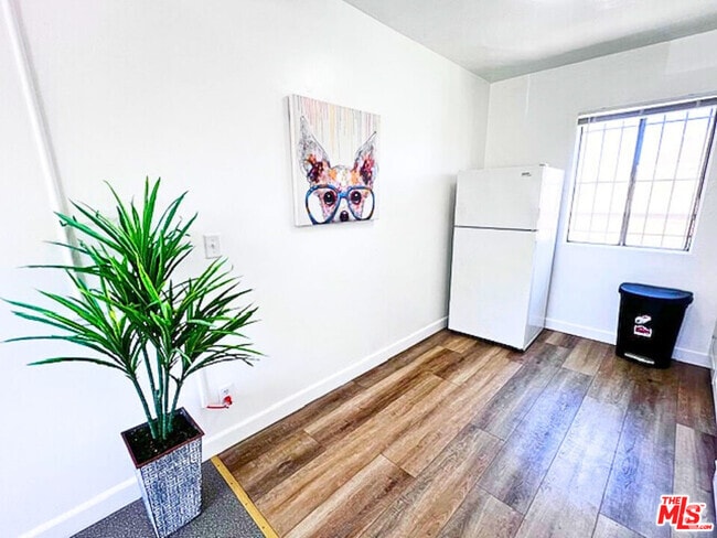 Building Photo - 1225 Normandie Ave Unit 1227 1/2 Rental