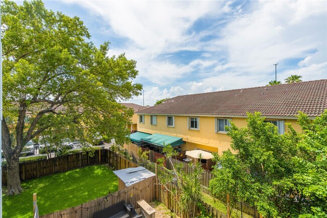 Photo - 8261 NW 8th St Unidad 325