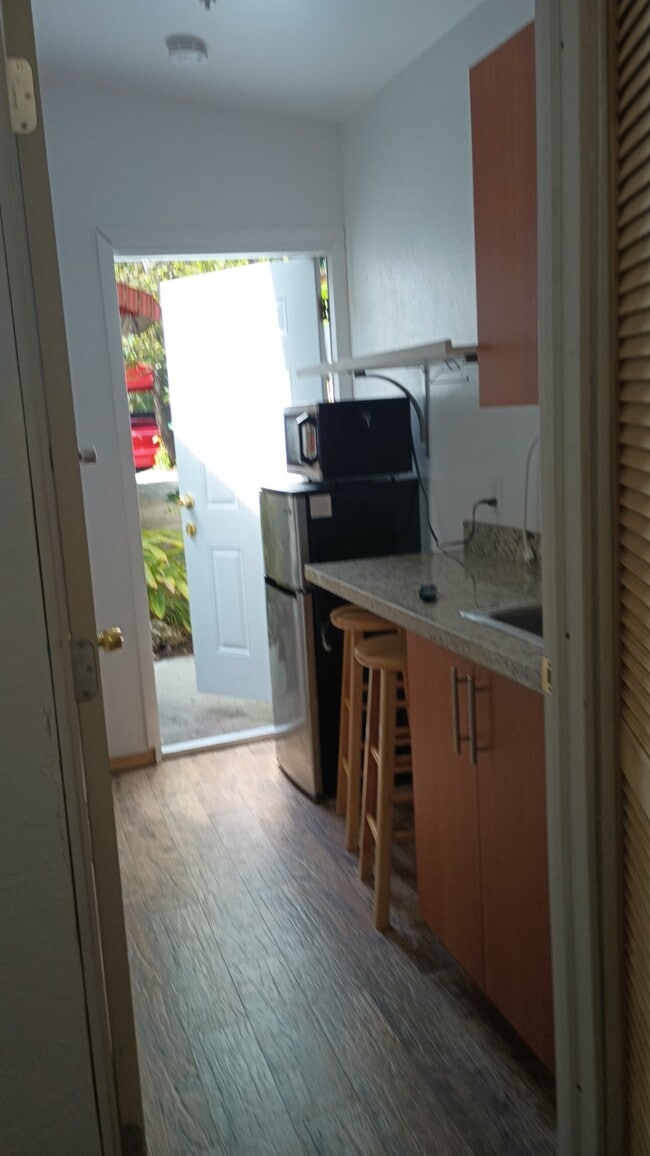 HALLWAY - 2364 SW 11th St Unit SHENANDOAH ROOM