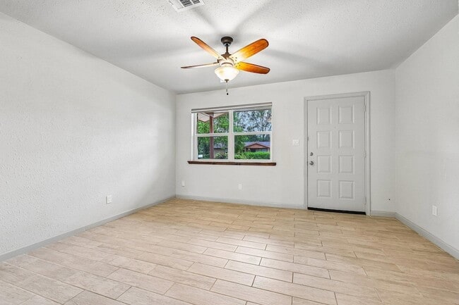 Photo - 410 Magnolia St