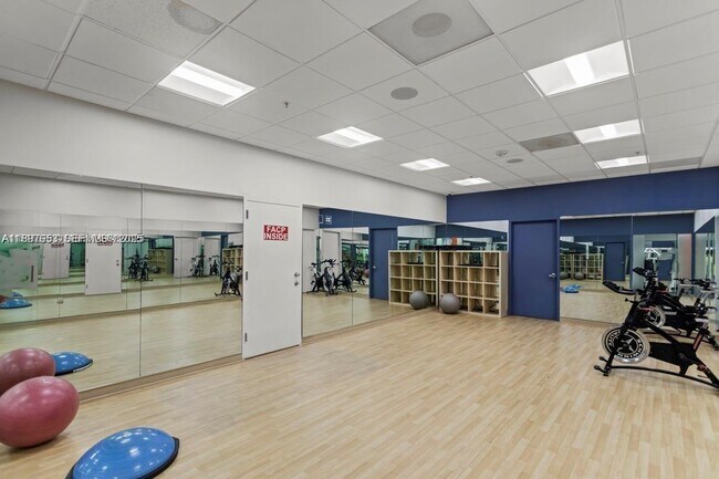 Photo - 19380 Collins Ave Unidad 418